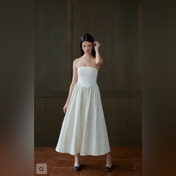 WeWoreWhat Dresses & Skirts - WeWoreWhat Strapless White Midi Dress